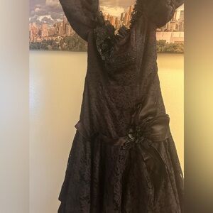 Alyce Paris Designs1980 Black Lace Dress with Floral Accents